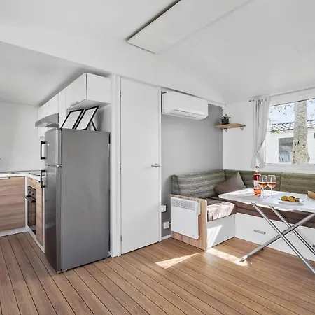 Kemp First Camp Hasmark & *